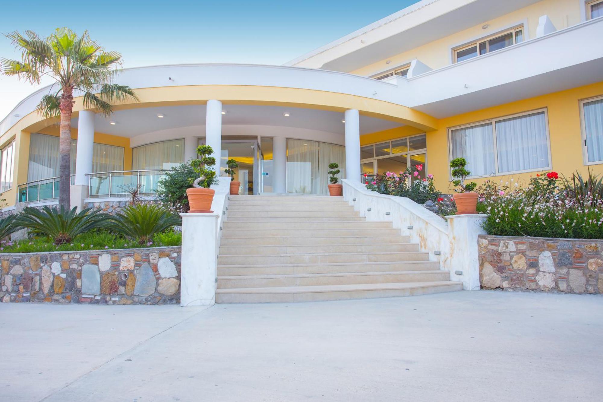 Kouros Palace Hotel 5*
